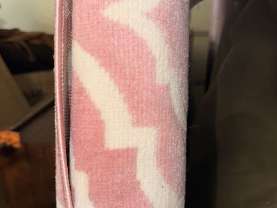 New. Pink Trellis 6x9 Area Rug. Easy To Clean.