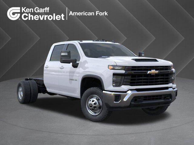 2026 Chevrolet Silverado 3500HD CC Work Truck