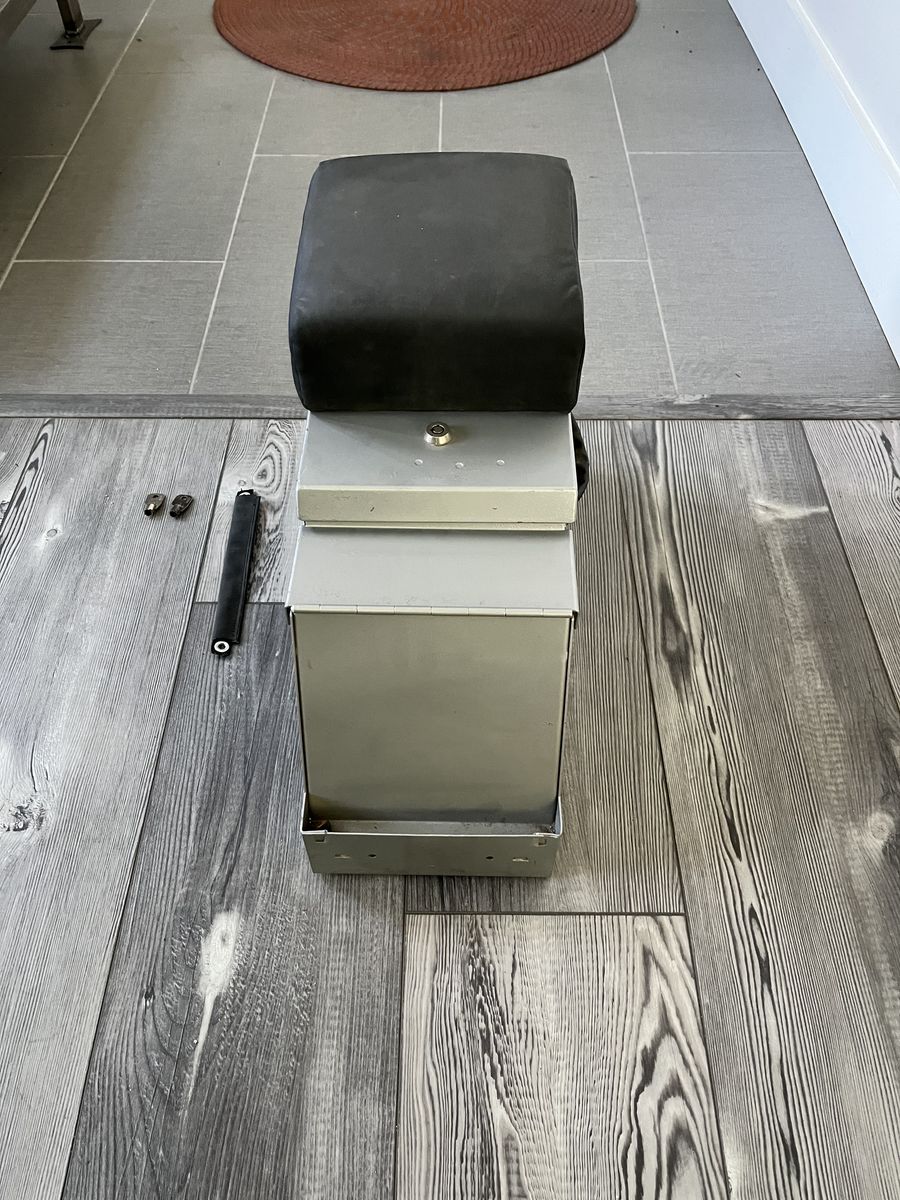 Tuffy Locking Console W/Radio Spot