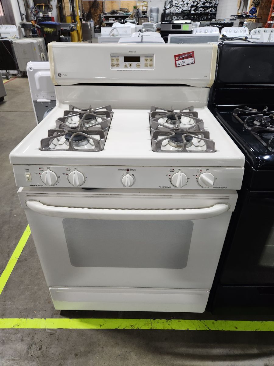 NICE GE 4 BURNER GAS RANGE! W-WARRANTY