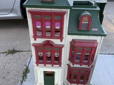 Vintage Fisher-Price Doll House