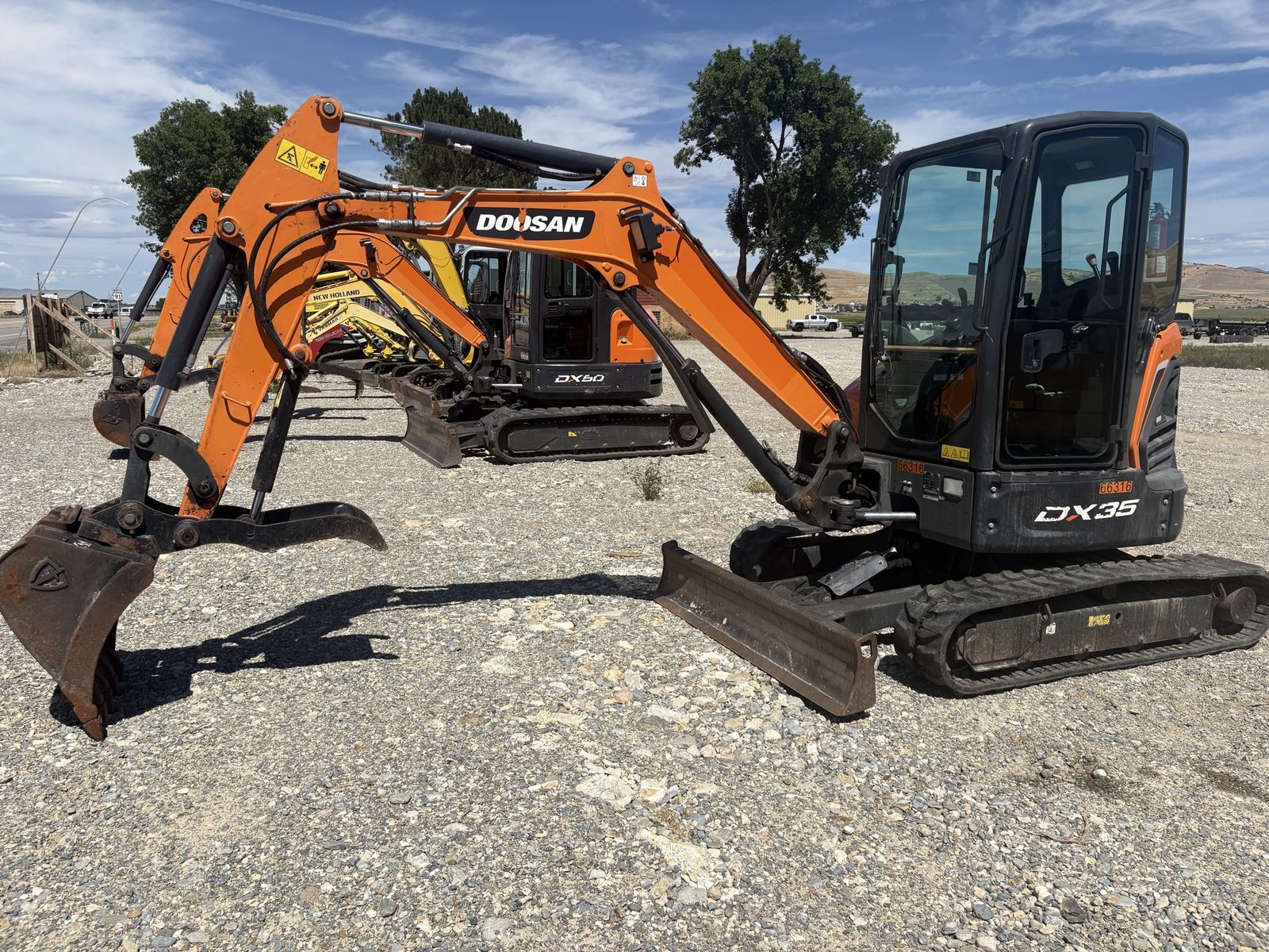 2020 doosan/bobcat  dx35-5 excavator, 1800 hours