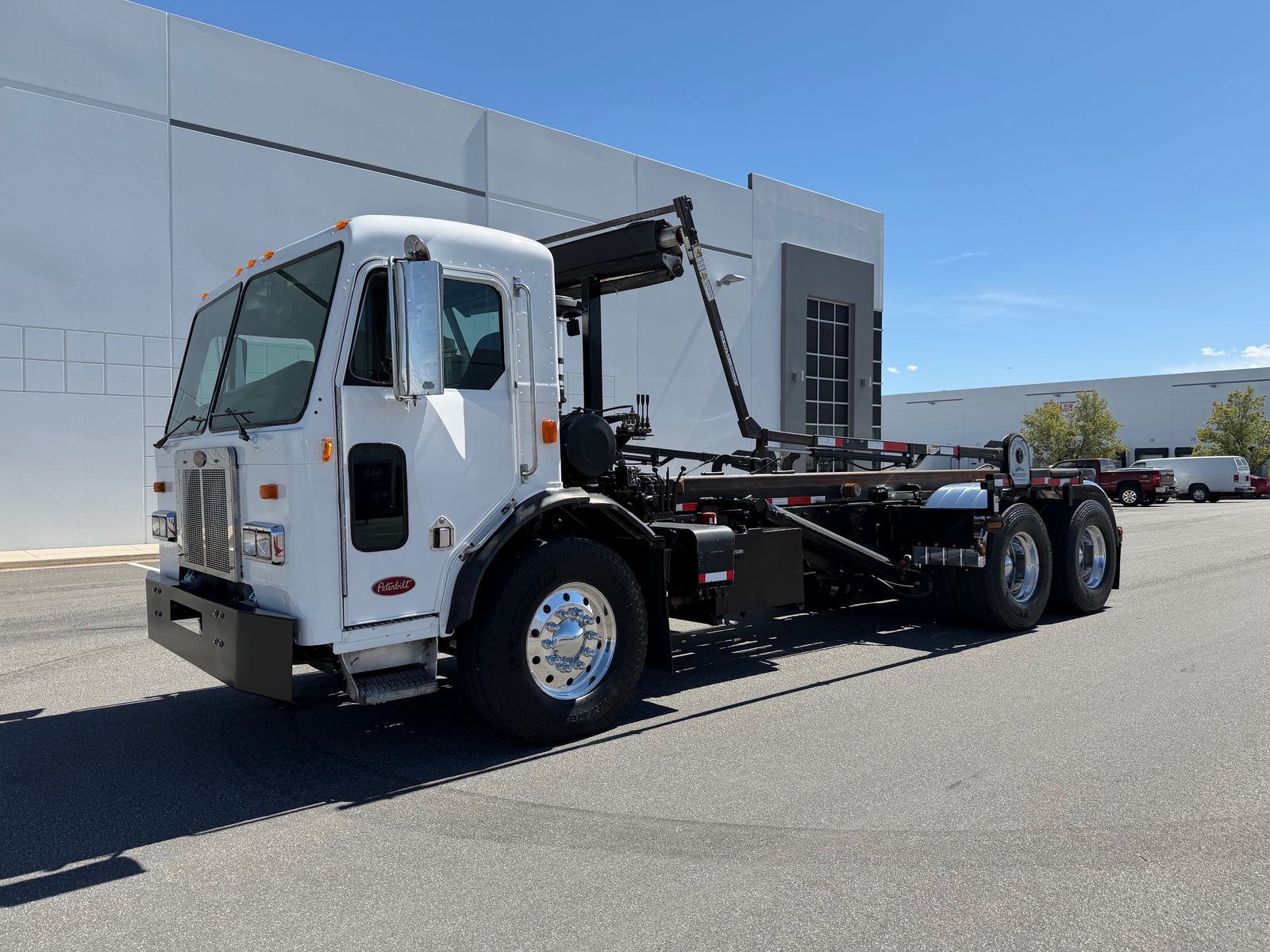 1999 Peterbilt (Automatic/ Low Miles) Roll Off Dumpster Truck 
