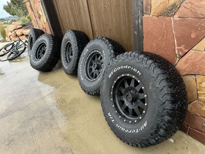 Set of 5 Method MR704 Wheels on BFG KO2 37” Tires – Pristine Jeep Fitment – $950 Quick Sale!