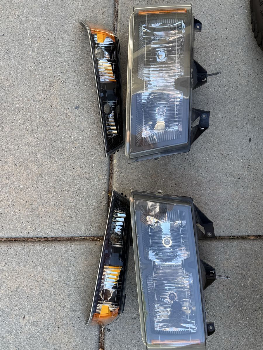 2010 Chevy Colorado Headlight Assembly Set with Corner Lights Used
