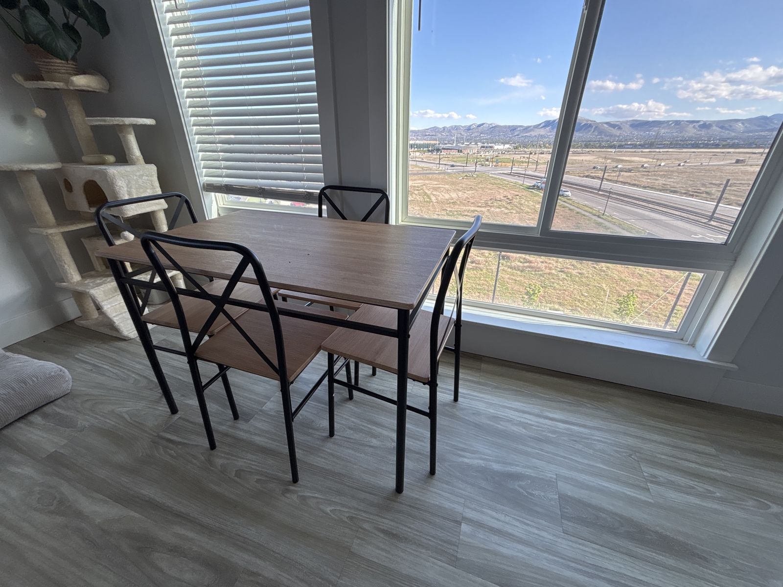 Table with 4 chairs!