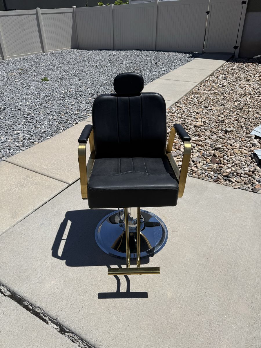 Salon chair