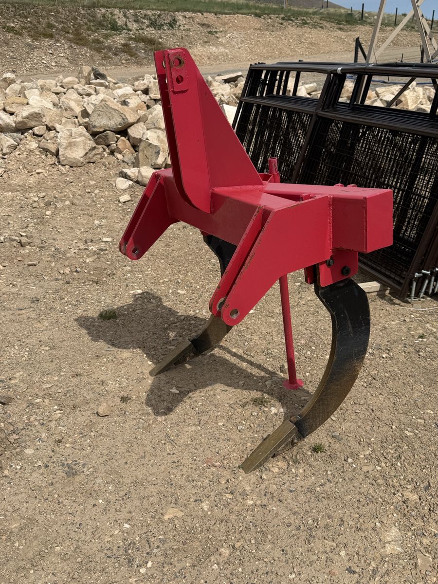Subsoiler Ripper 3 Point  Fits Class 2 Tractor - Excellent Condition Farm Implement