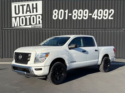 2023 Nissan Titan SV