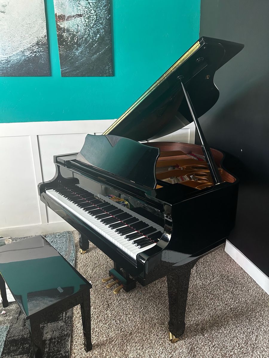 YOUNG CHANG GOLD SERIES BABY GRAND PIANO - GOOD CONDITION