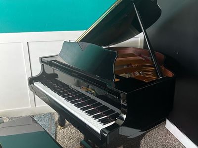 YOUNG CHANG GOLD SERIES BABY GRAND PIANO - GOOD CONDITION