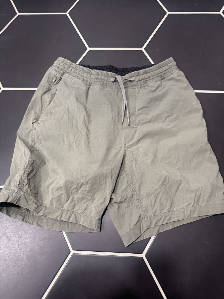 Lululemon Men’s Medium shorts green