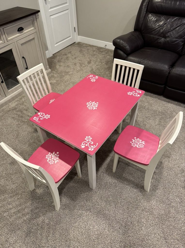 Children'S Table With 4 Chairs
