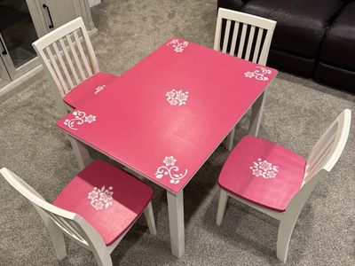 Children'S Table With 4 Chairs