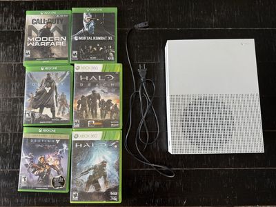 Xbox One S 500GB + Games + Controller Holder