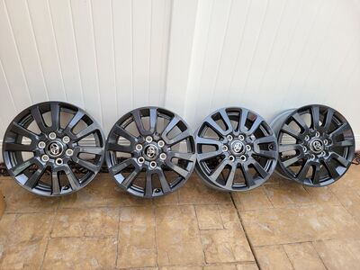 Set of 4 OEM Toyota wheels bolt pattern 6x139.7