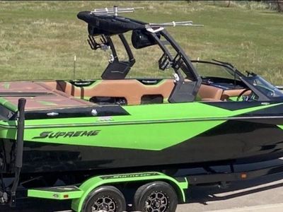 2019 Supreme S238 Wakeboard Boat - Green & Black, Great Condition 407 hours