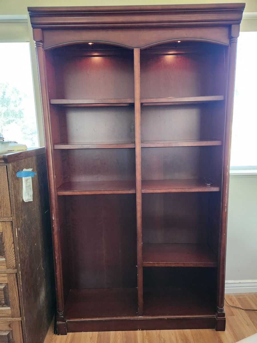Display case/book shelves