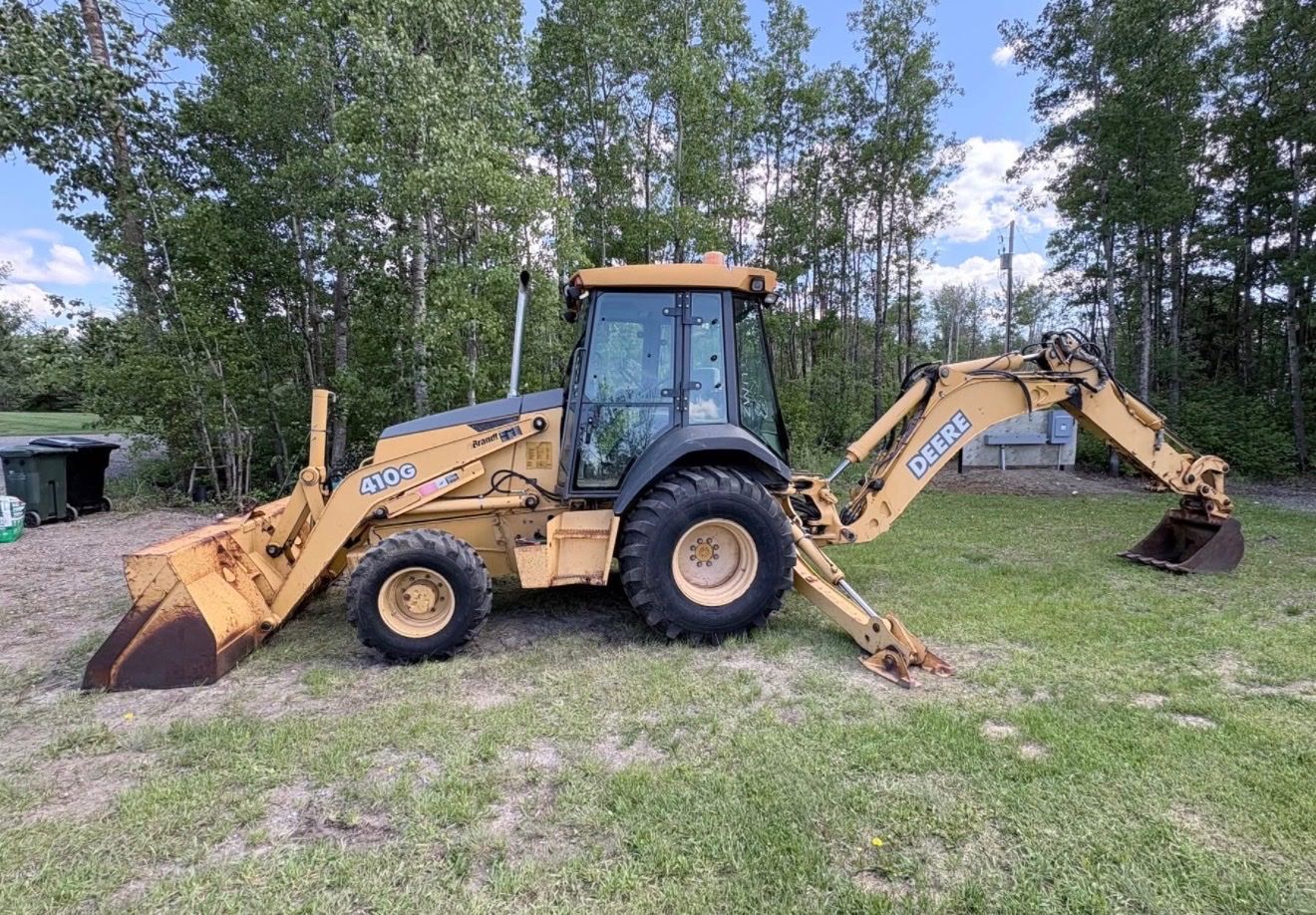 2004 Deere 410G 3700 orig hours. Rare Find.