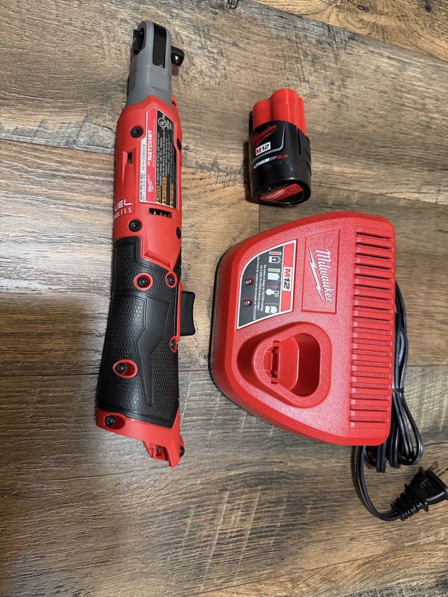 milwaukee 3/8 fuel ratchet wrench with M12 battery and charger