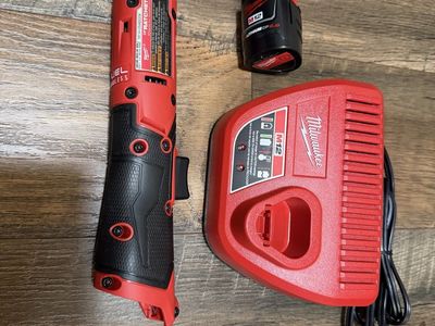 milwaukee 3/8 fuel ratchet wrench with M12 battery and charger