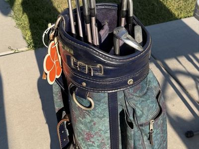 Women’s Zevo Golf Club Set & Vintage Burton Bag