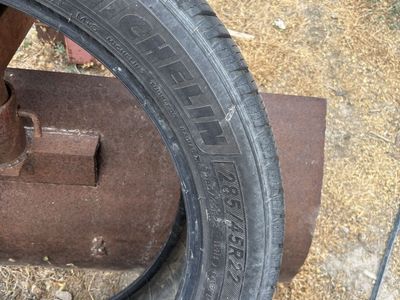Michelin Defender 285/45R22 tire