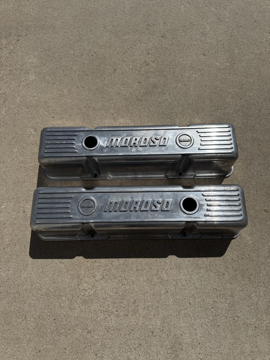 Tall SBC moroso valve covers