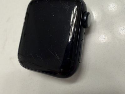 Apple Watch SE 2nd Gen 40mm Midnight GPS + Charger