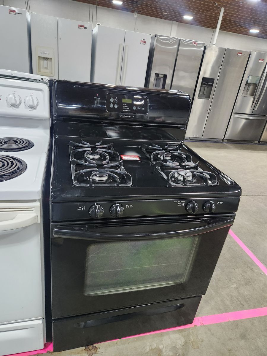 NICE FRIGIDAIRE 4 BURNER GAS RANGE! W-WARRANTY
