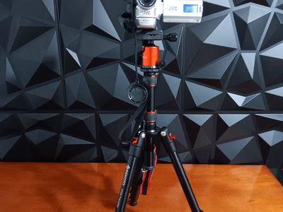 JVC GR-DVL310U Mini DV Digital Video Camcorder, with (2) Tape, Battery, Charger & Tripod included. Tested. Excellent Conditions!