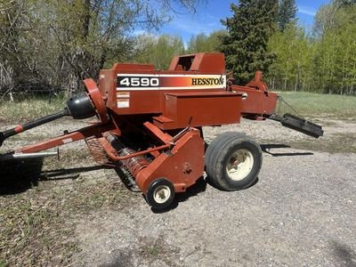 Hesston 4590 Inline Baler
