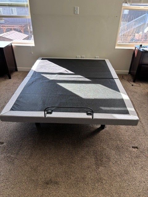 Structures Adjustable Queen Bed Base