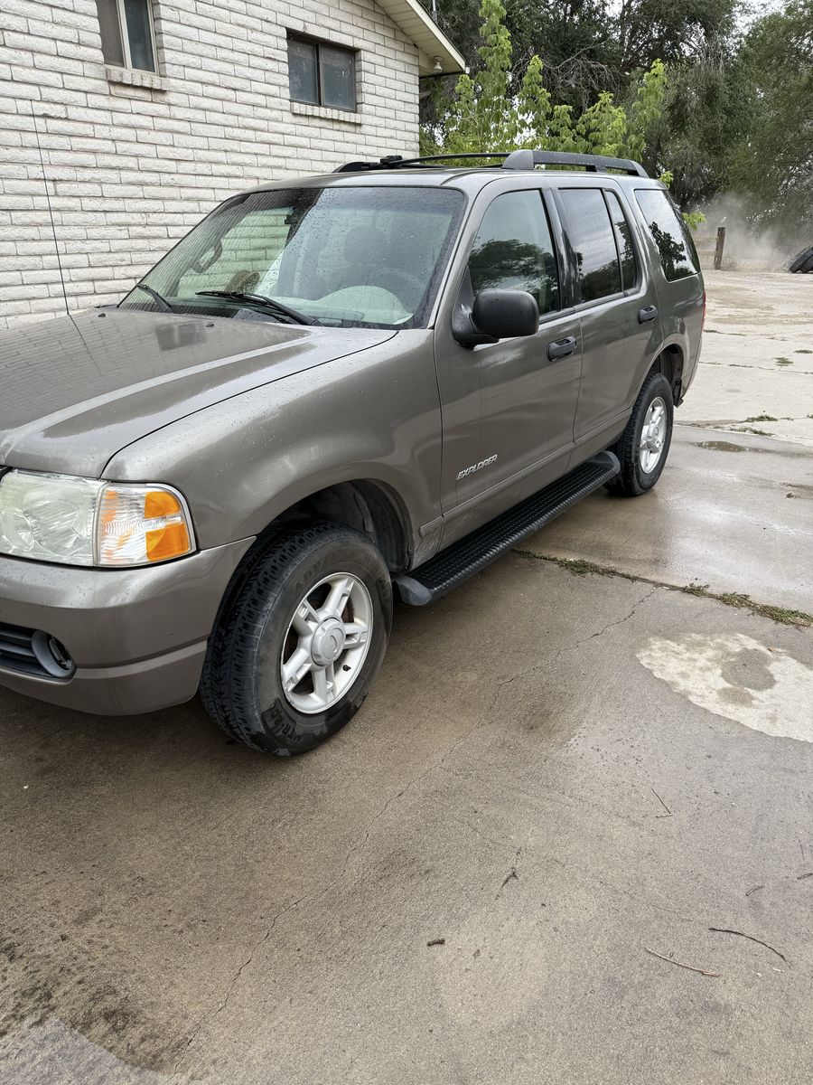 2005 Ford Explorer XLT