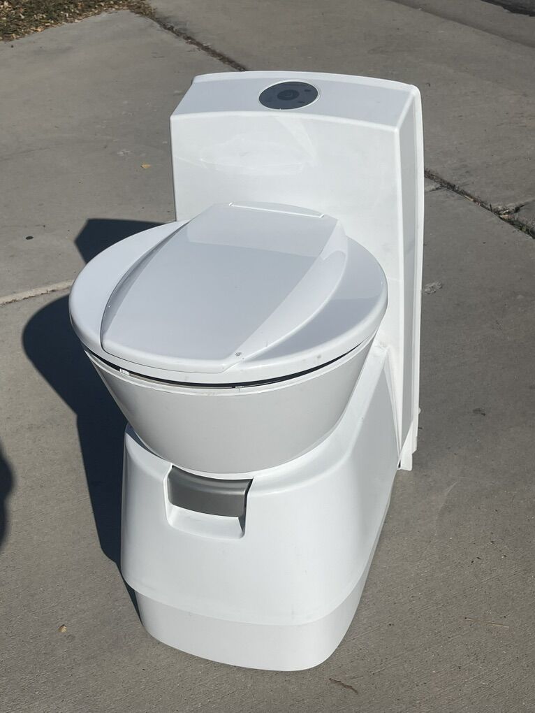 Dometic cassette toilet