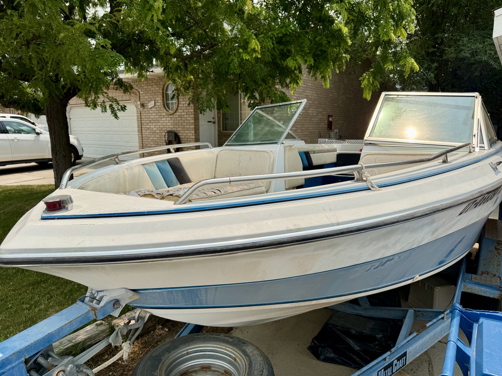 1989 Arrow Glass Carisma 6.2m with Mercruiser 5.7