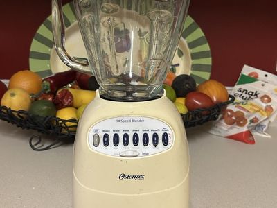 Osterizer 14-Speed Blender - Cream with Glass Jar