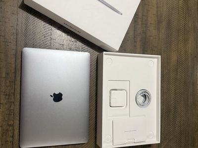 MacBook Air 2020 M1 (8GB RAM / 256GB SSD)