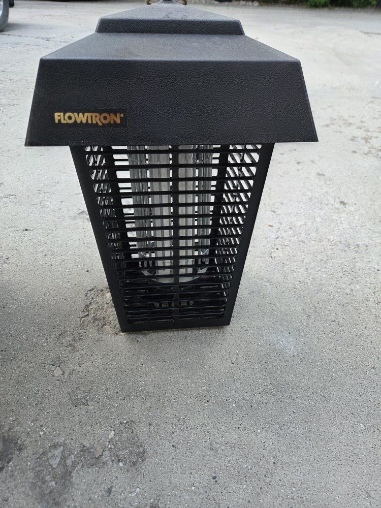 Flowtron BK-40D Outdoor Insect Killer 1-Acre Electronic Bug Zapper, 40W, Weatherproof