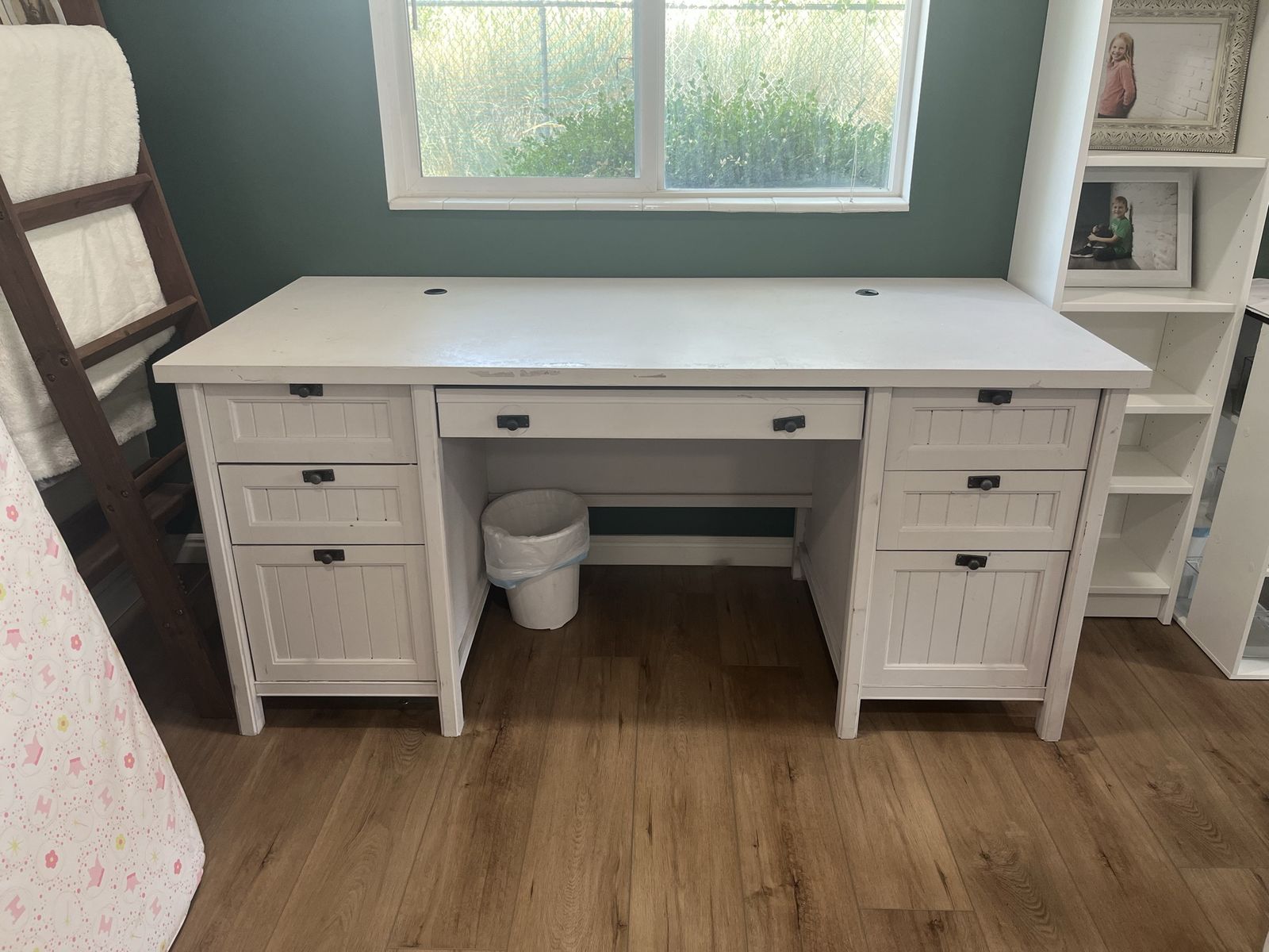 Super epic seven drawer desk