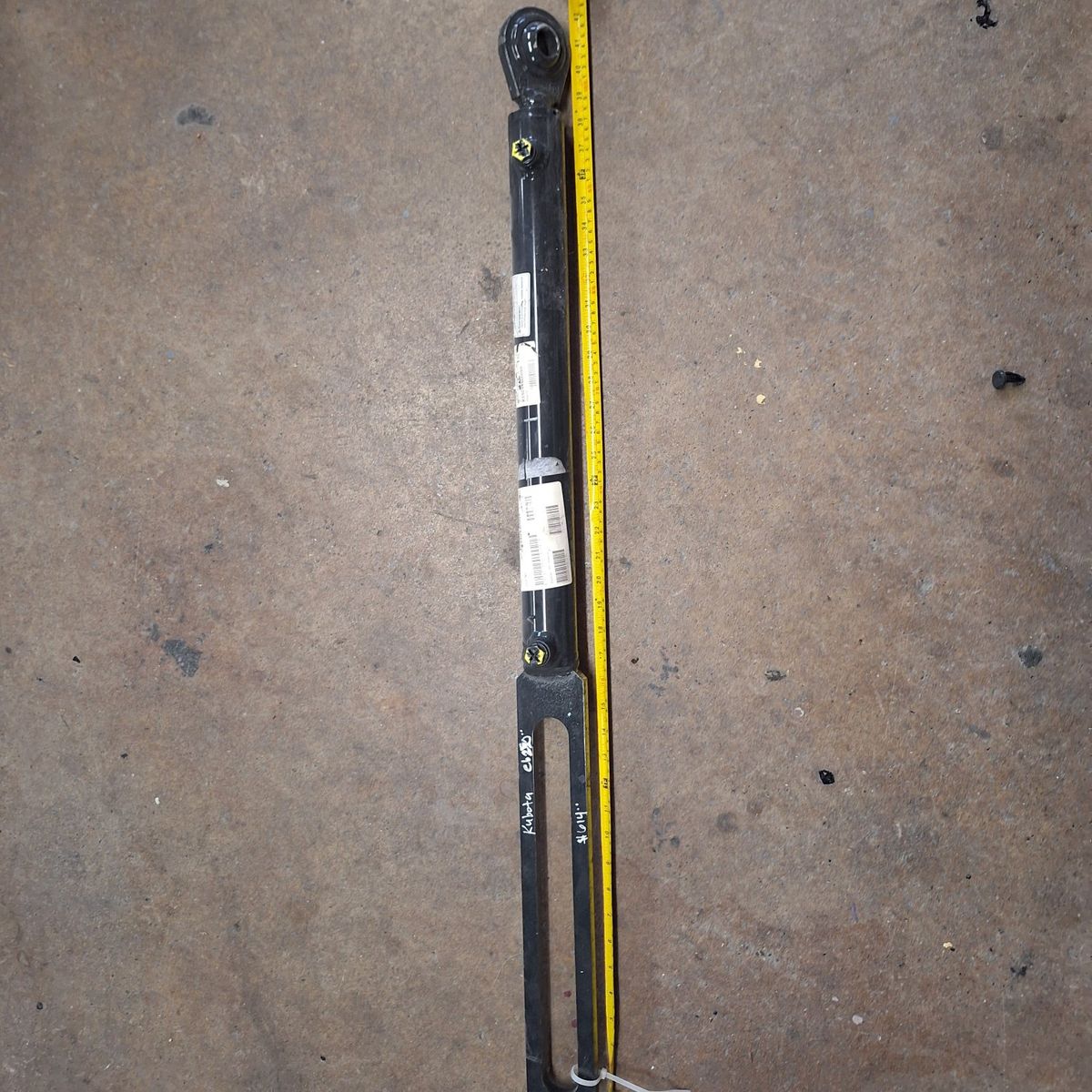 KUBOTA HYDRAULIC  RAM