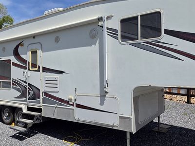 2008 Eclipse Attitude 30AKS 5th Wheel Toy Hauler