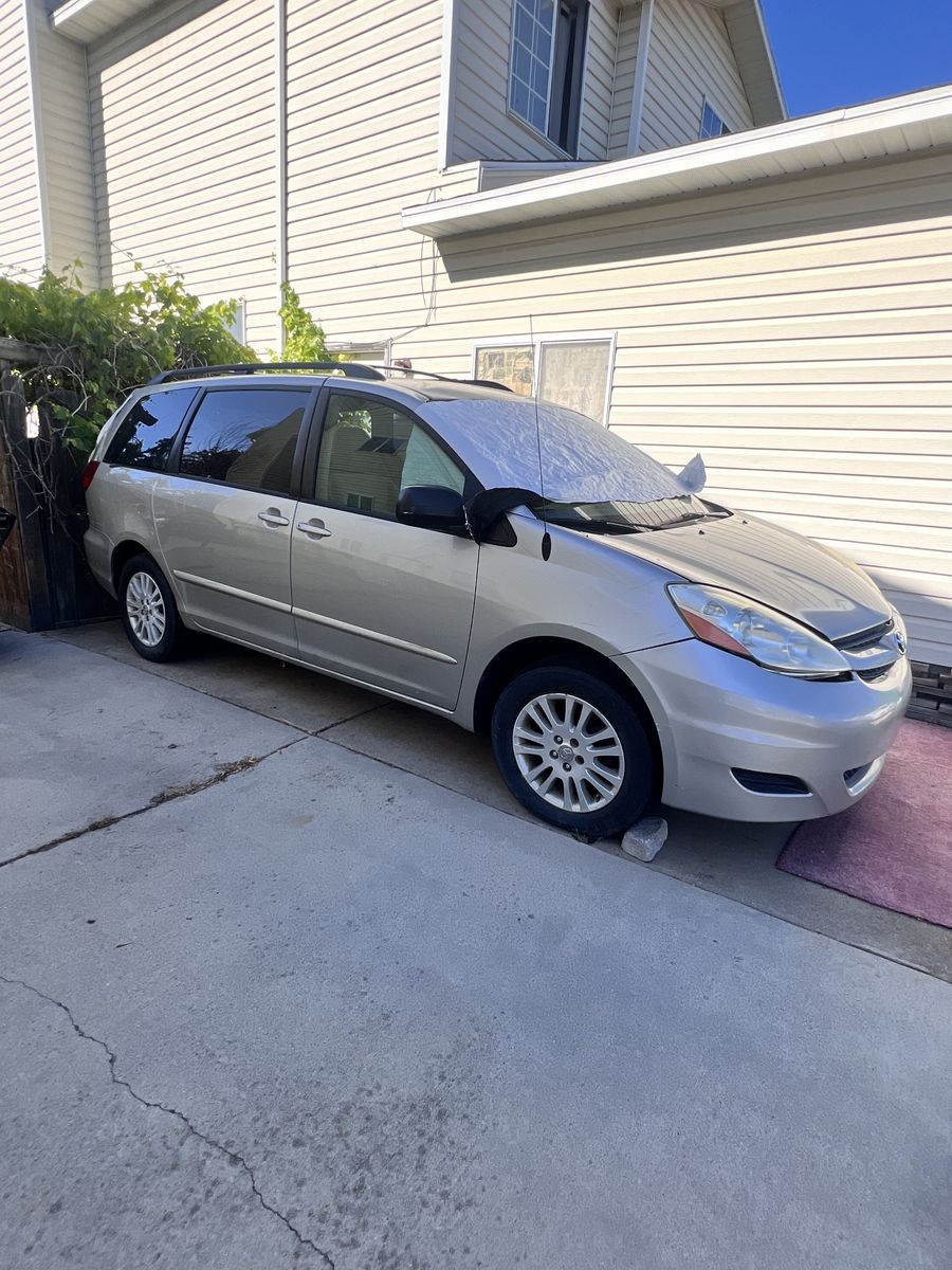 2008 Toyota Sienna LE 7-Passenger