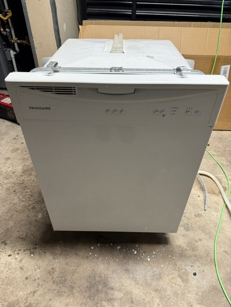 FRIGIDAIRE Dishwasher