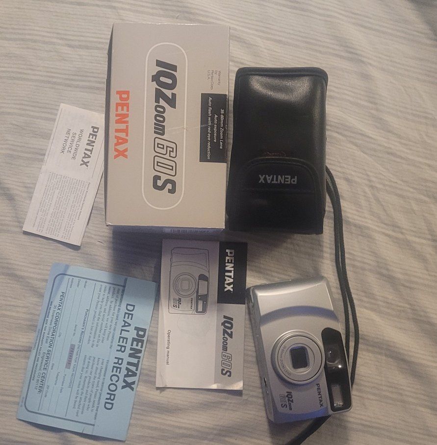 Pentax IQZoom 160S 38-160mm Zoom Lens Point & Shoot Film Camera w/ Case & Manual. All complete. works great.