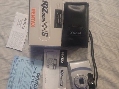 Pentax IQZoom 160S 38-160mm Zoom Lens Point & Shoot Film Camera w/ Case & Manual. All complete. works great.