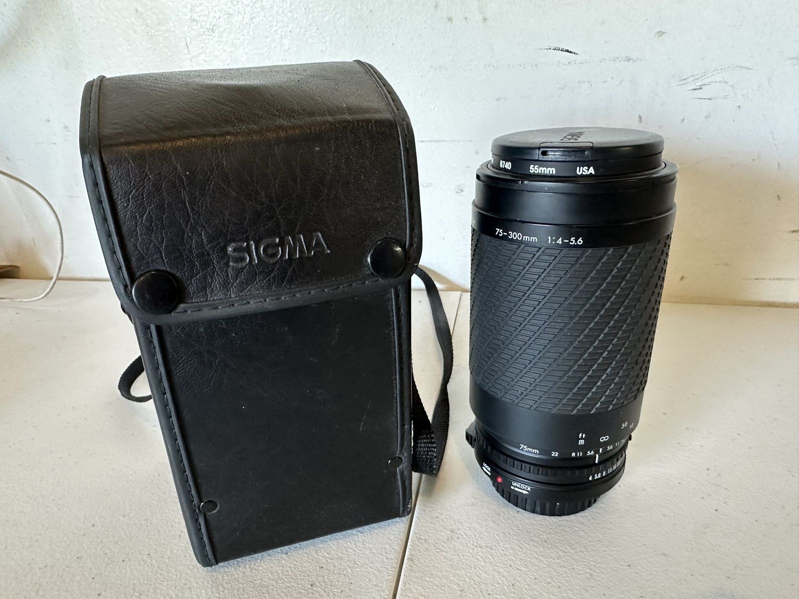 SIGMA DL Zoom 75-300mm 1:4-5.6 Lens With Case For Canon