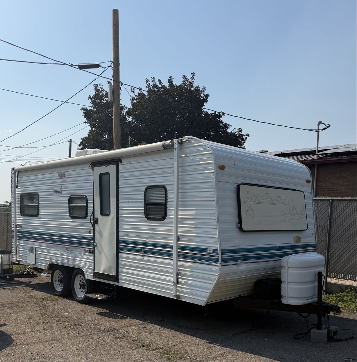 1996 18Ft. Sleeps 8 Road Ranger