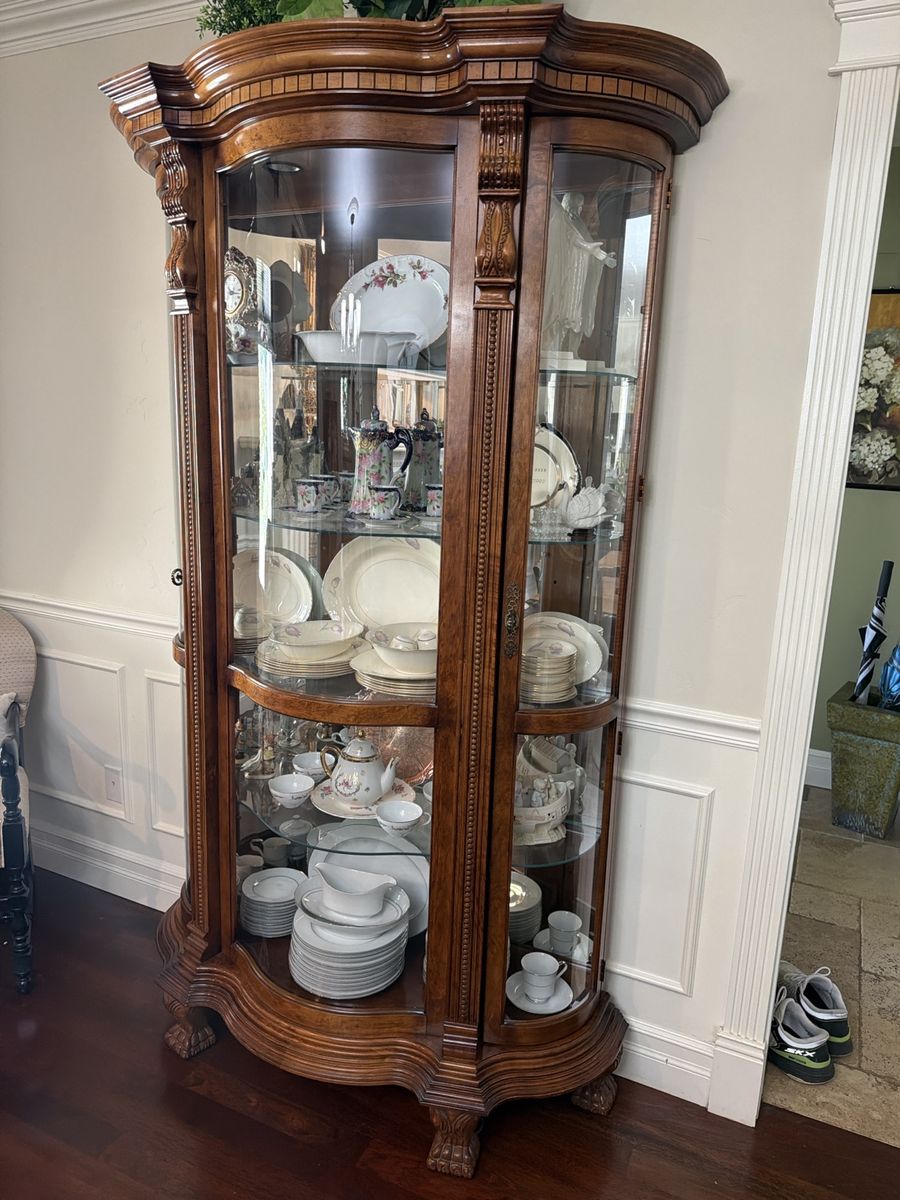 Traditional Curved Glass Curio / China Cabinet