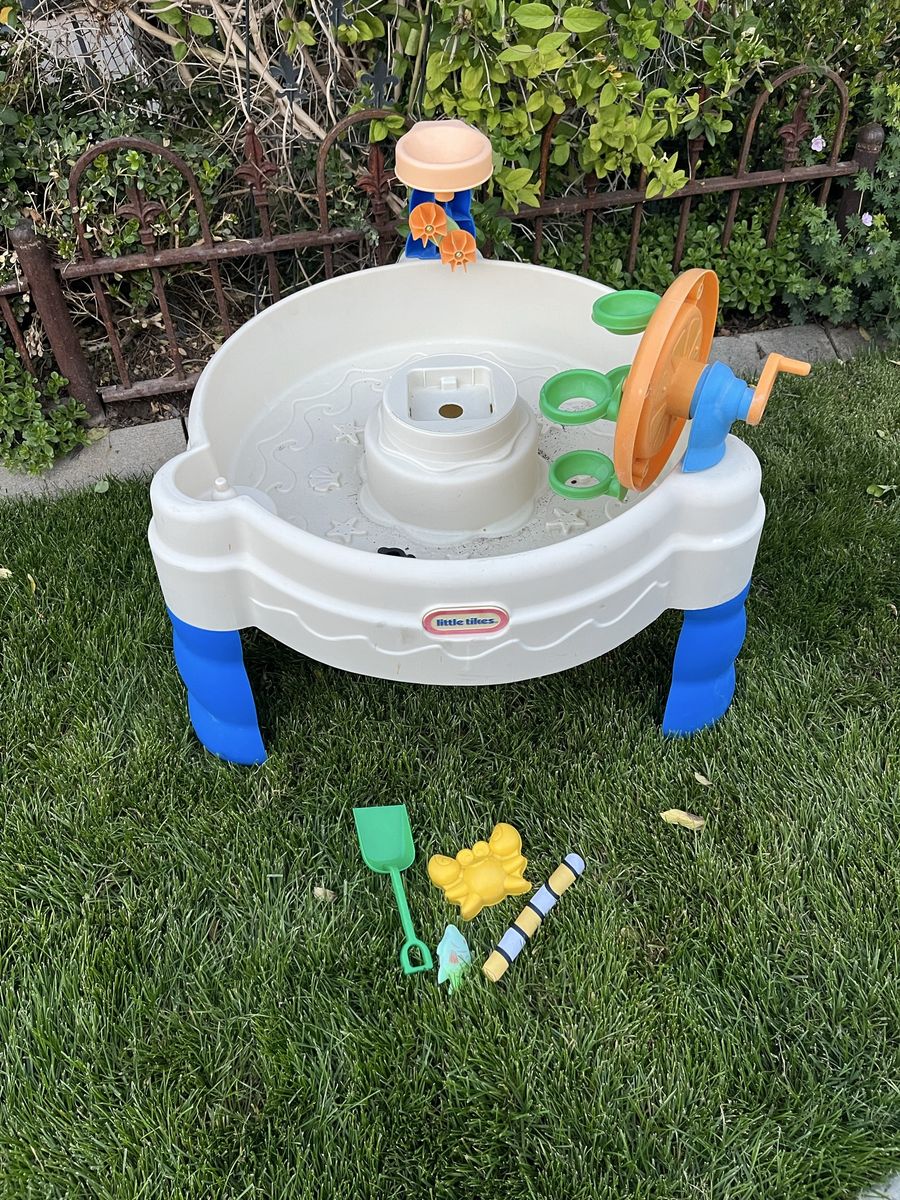 Little tikes sand and water table